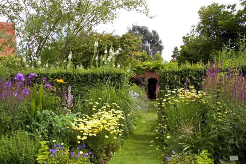 Garden styles - Cottage Gardens - dearplants.com
