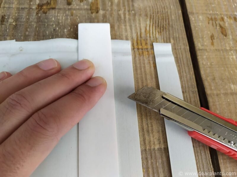 How to make plant tags from recycled bottles, DIY and get free labels for your plants - slice the bottle plastic - www.dearplants.com