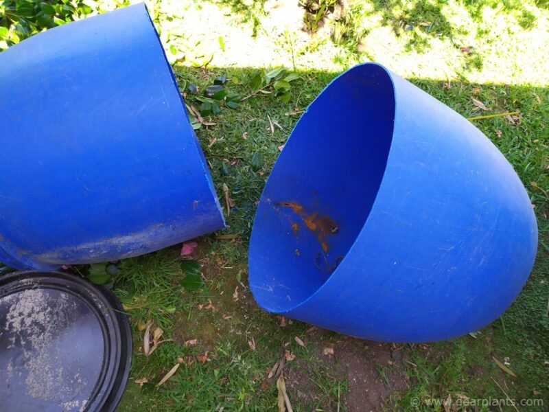 How to cut blue plastic barrels to make raised beds or planters - two similar pieces - www.dearplants.com